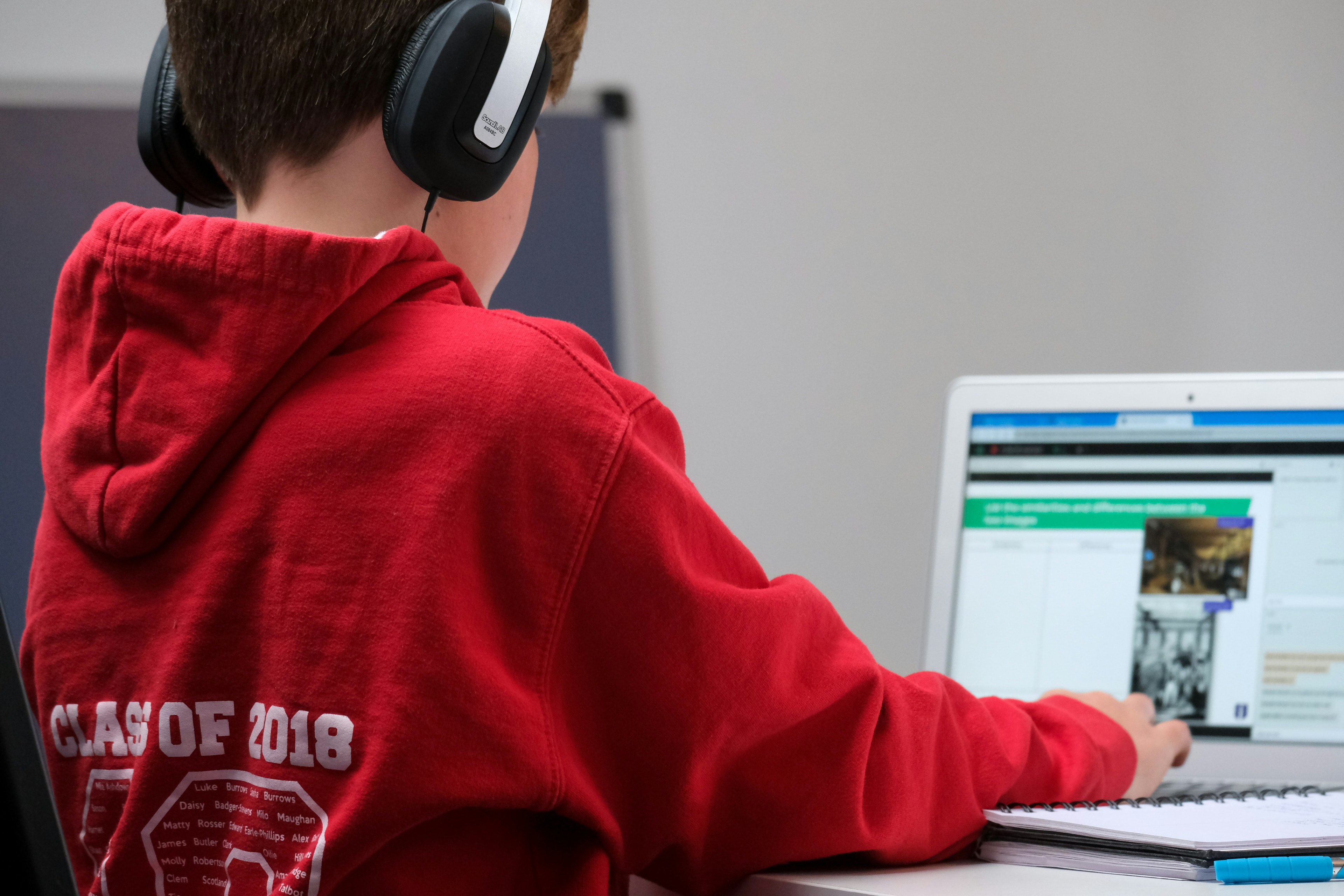 A British Online School student concentrating during a live lesson