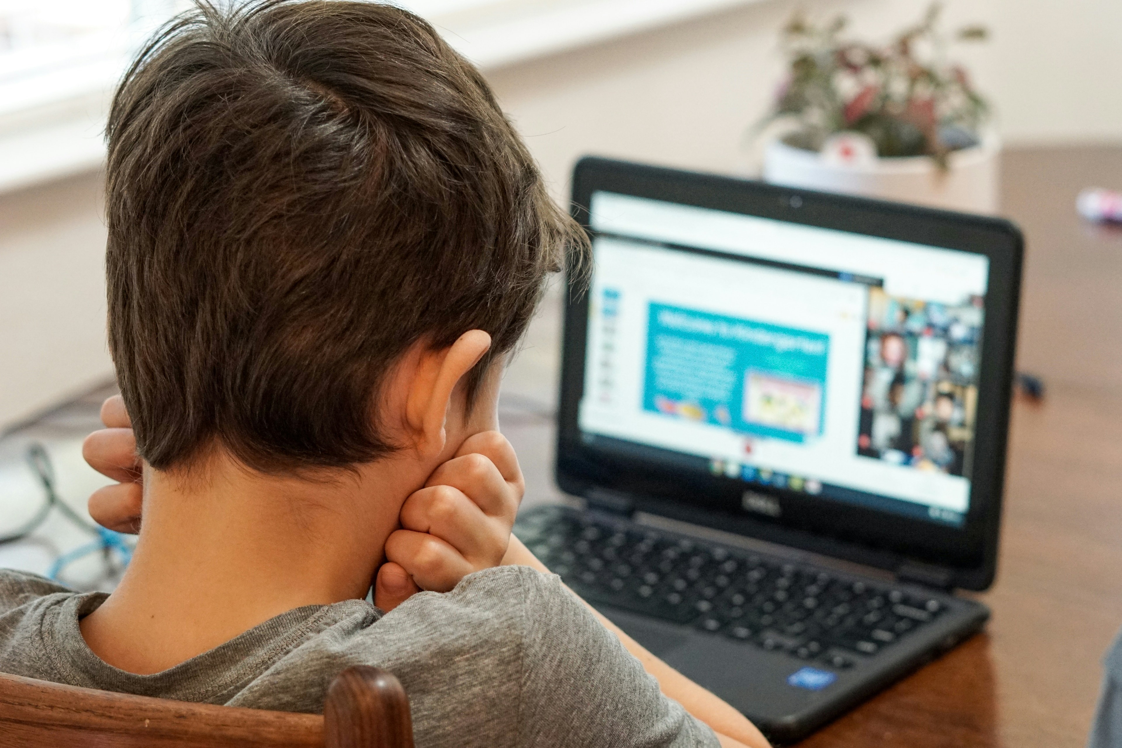 A BOS student in a live online class with classmates